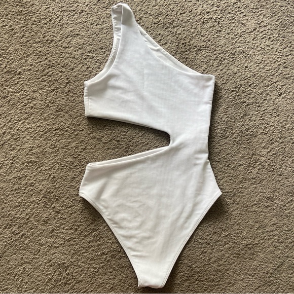 Like New Beach Riot Celine One Piece - Picture 2 of 10